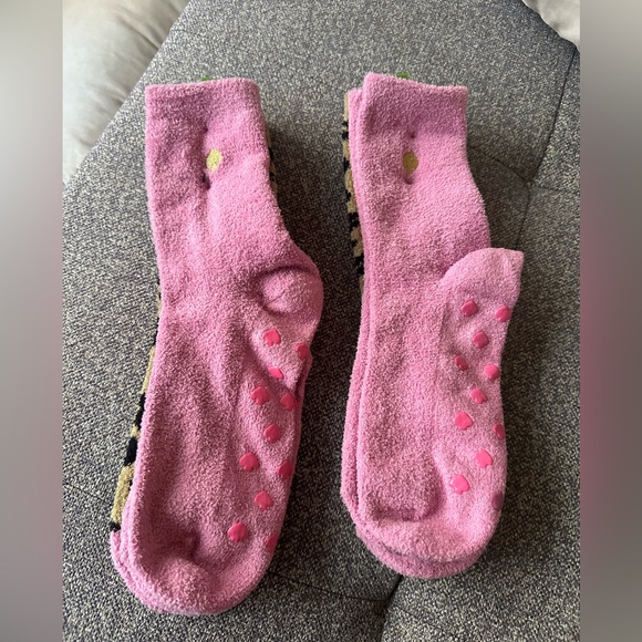 NWT Kate Spade 4 pack Leopard and Pink Socks with Spade Grips - One Size 4-10 - Picture 5 of 7